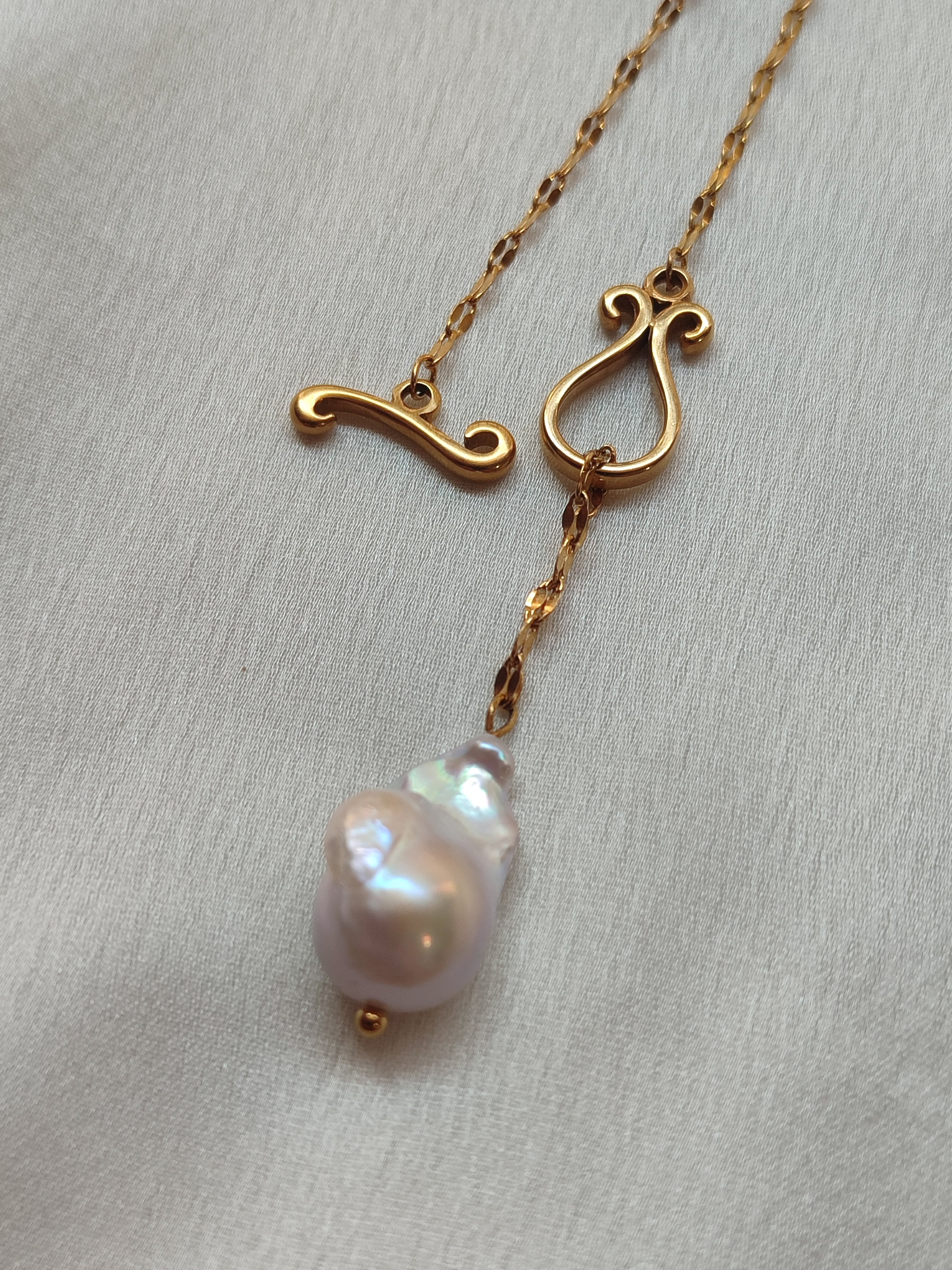 Aiglē Necklace