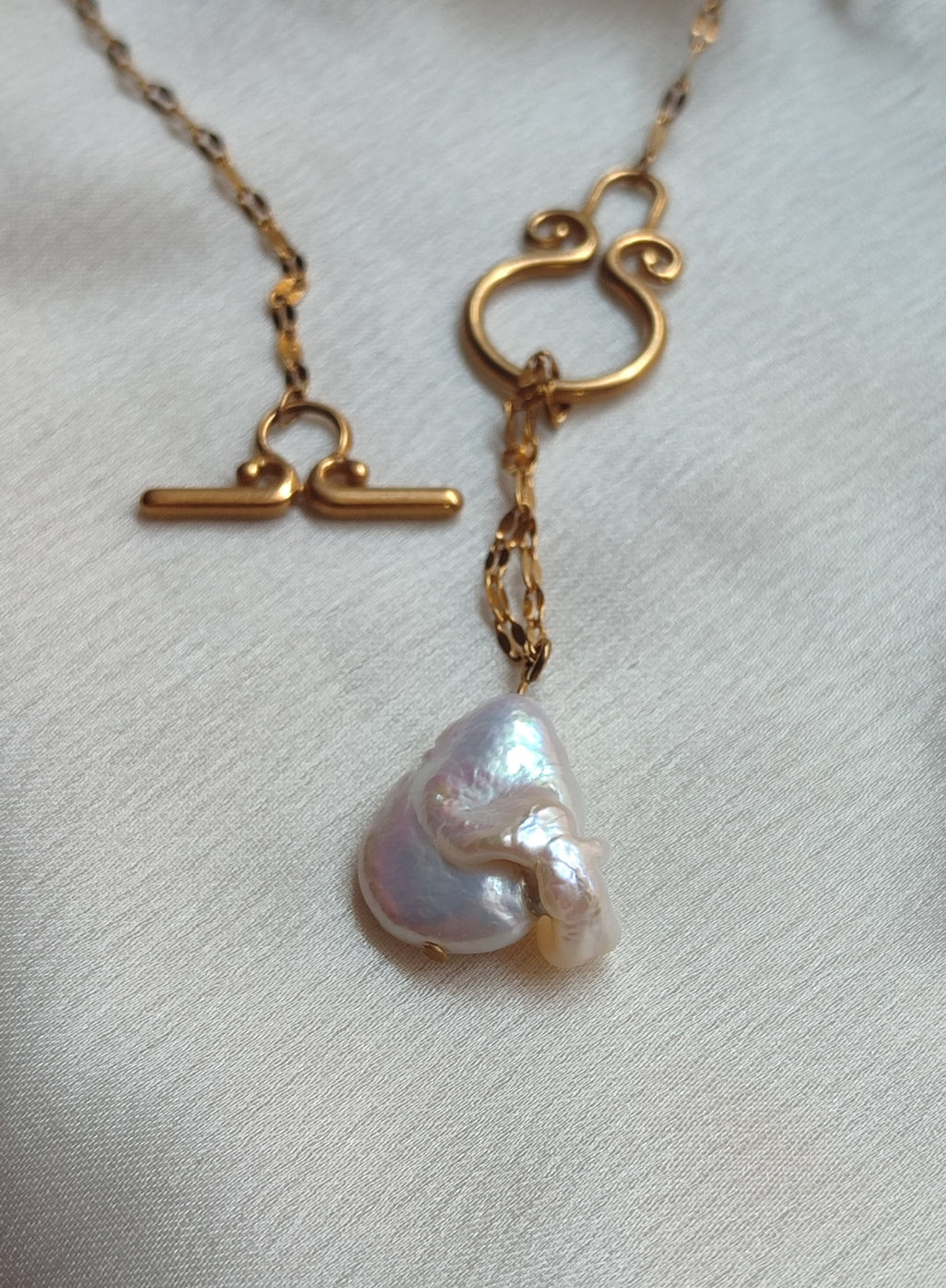 Leuke Necklace
