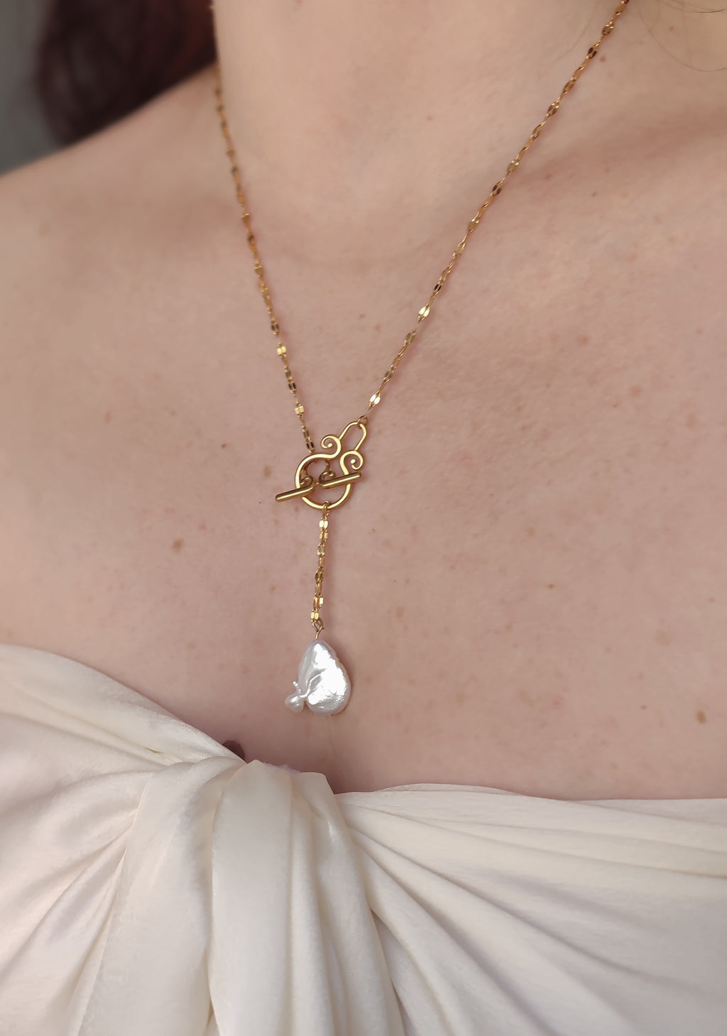 Leuke Necklace