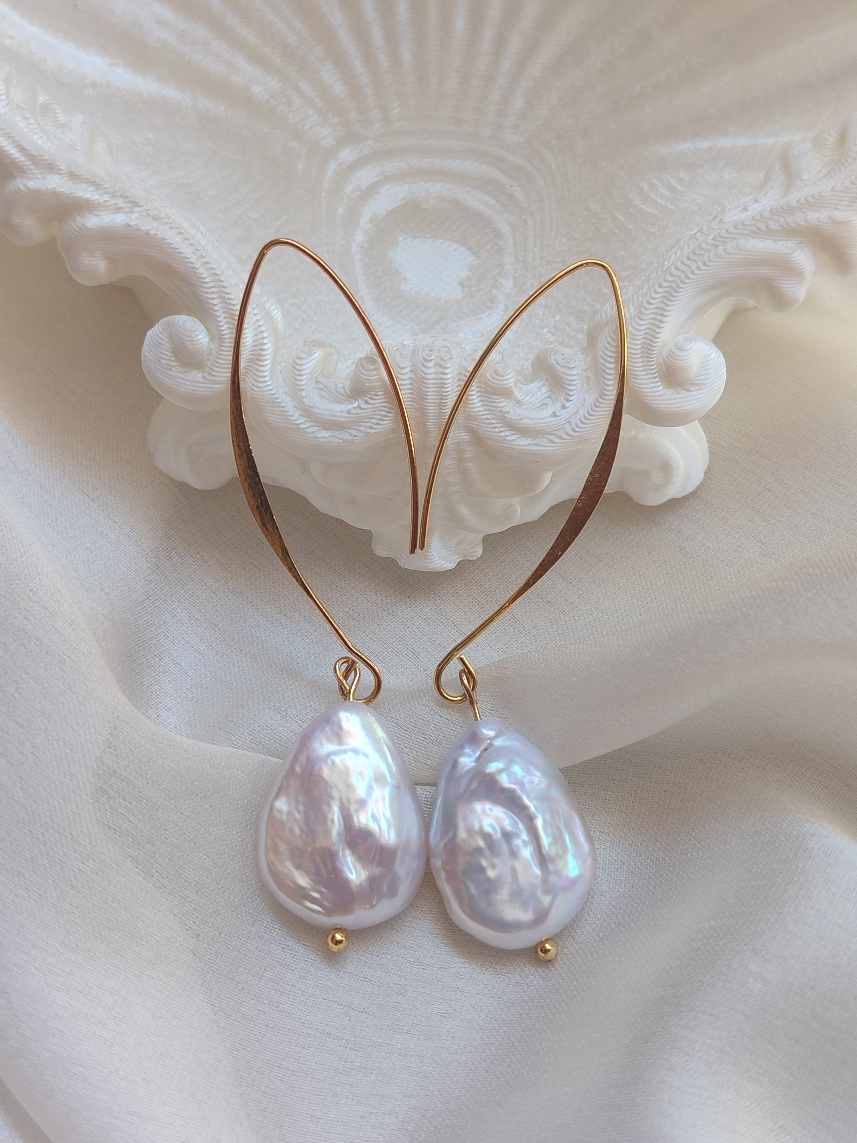 Leukē Earrings