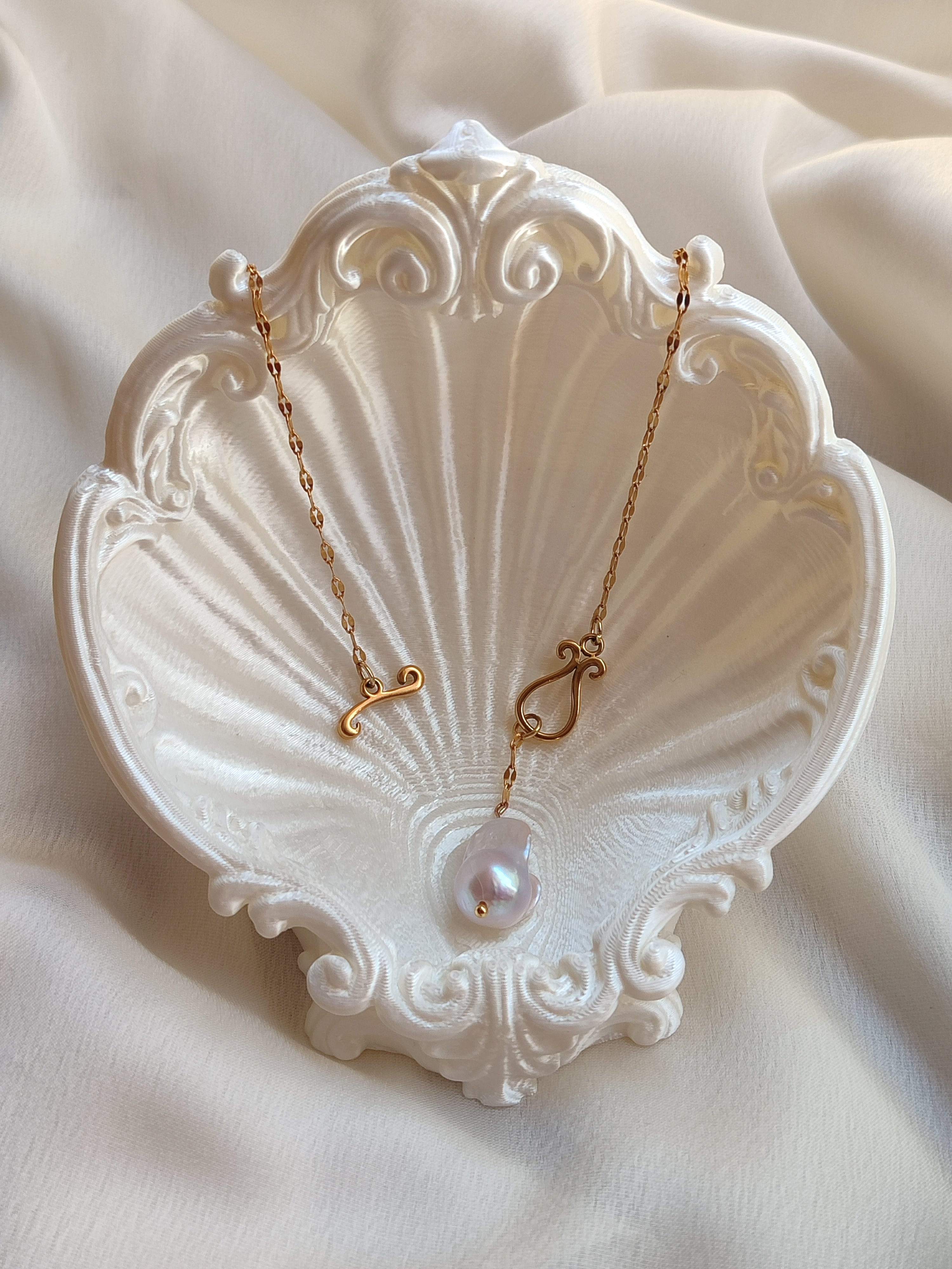 Aiglē Necklace
