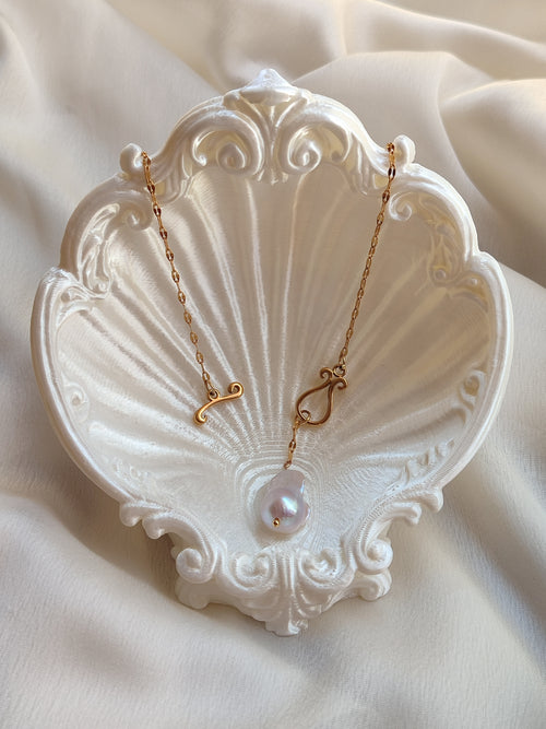 Aiglē Necklace