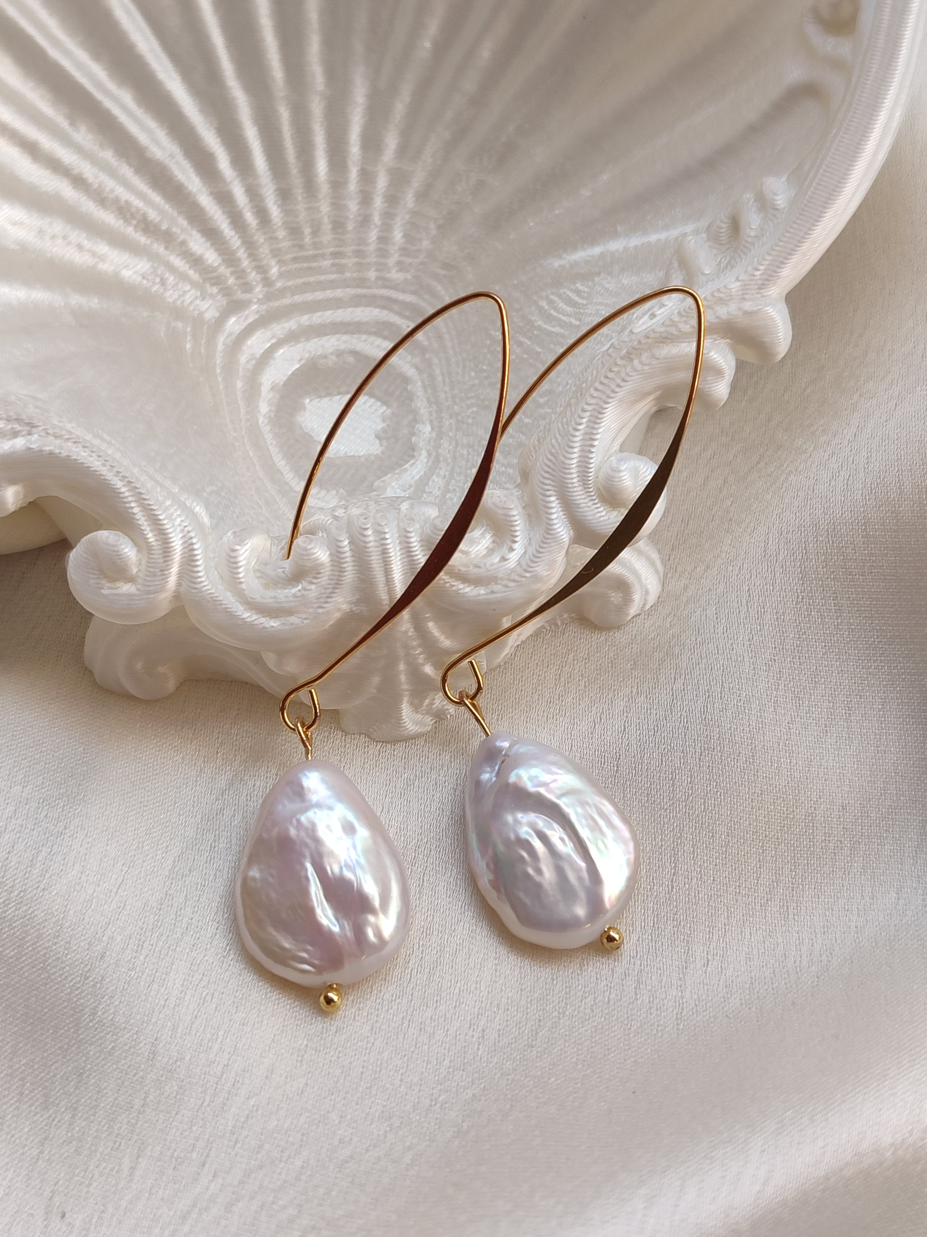 Leukē Earrings